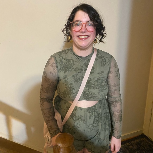 Meet your Posher, Sarah - Picture 2 of 3